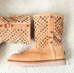 NWOT UGG Elliot Stud Short Chestnut Boots